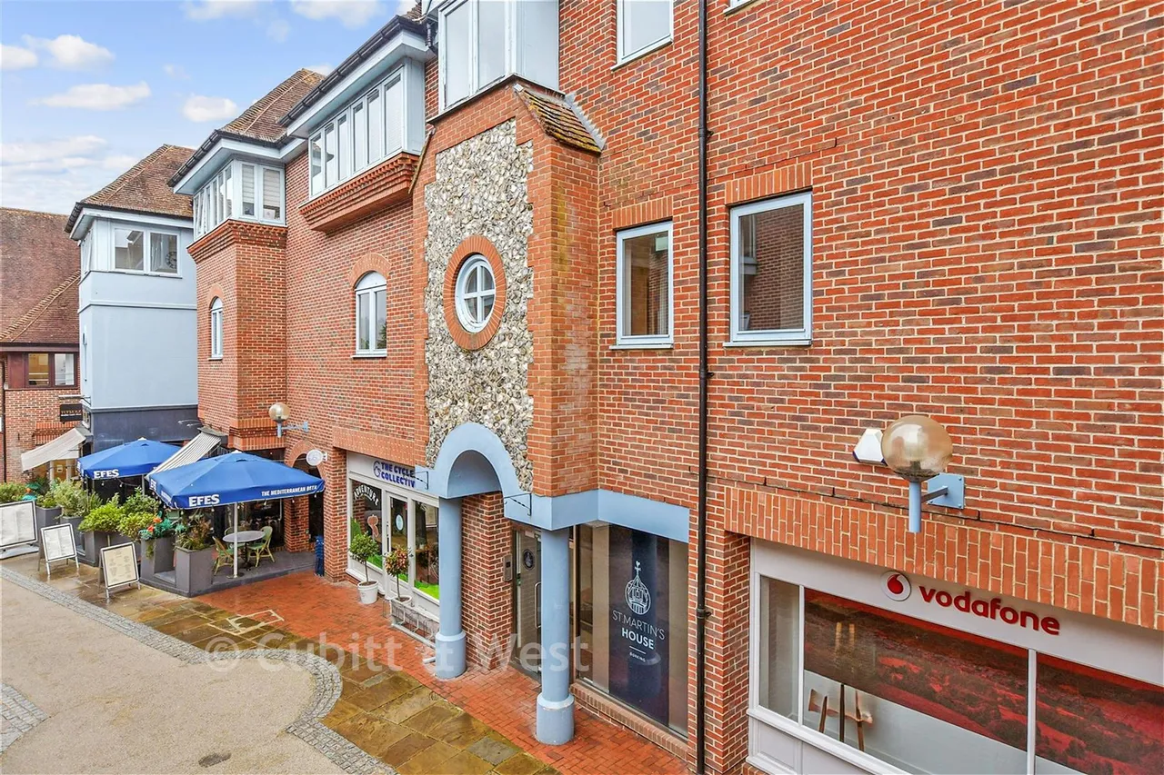 1 bed flat for sale, St. Martin's Walk, Dorking, RH4