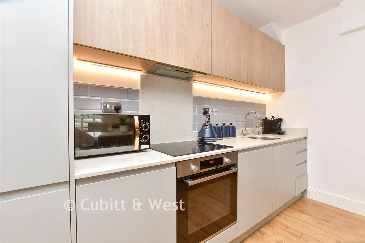 St. Martin's Walk, Dorking, RH4, photo 6