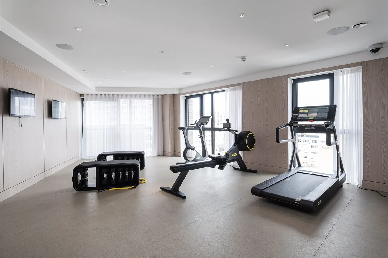 Flat 2502, Alma, 5 New Drum Street, London, photo 4