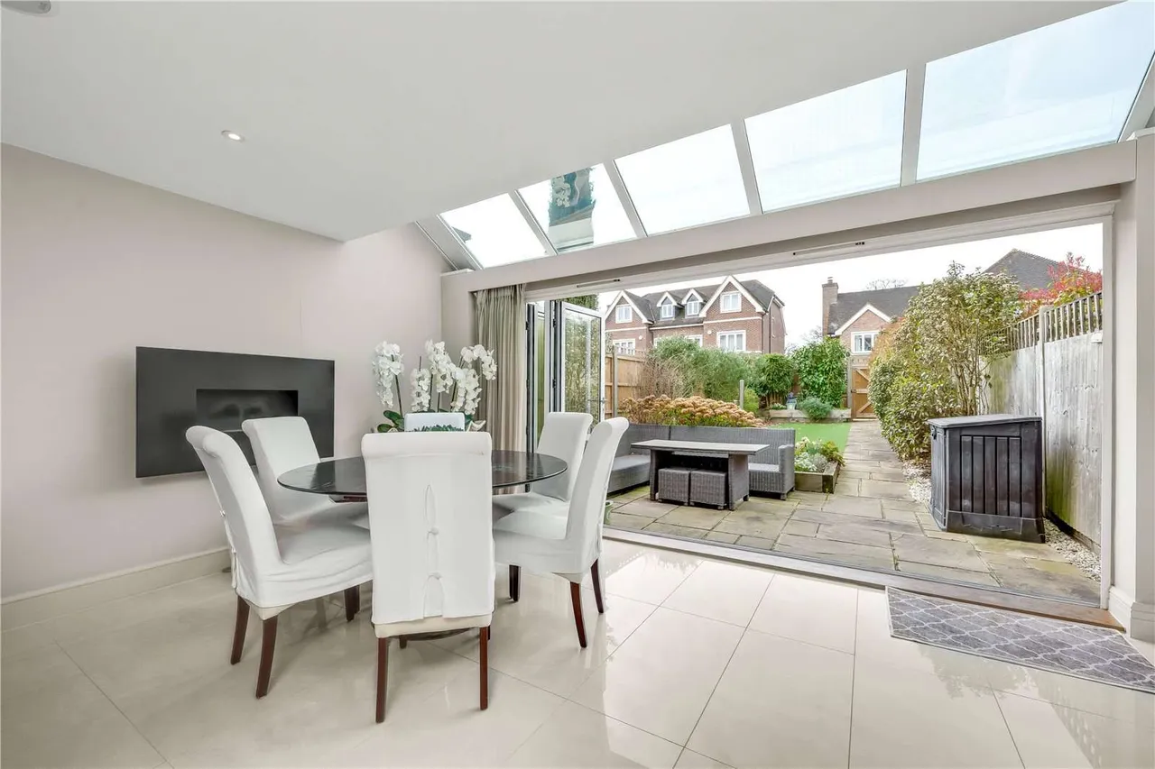 Thomas More Gardens, Esher, Surrey, KT10 8EW, photo 8