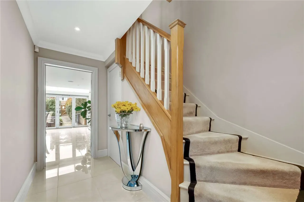 Thomas More Gardens, Esher, Surrey, KT10 8EW, photo 6