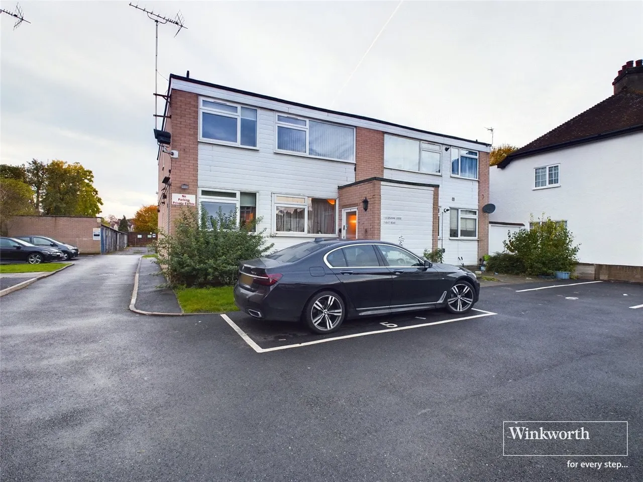 Graham Lodge, Montgomery Road, Edgware, Middlesex, HA8, photo 6