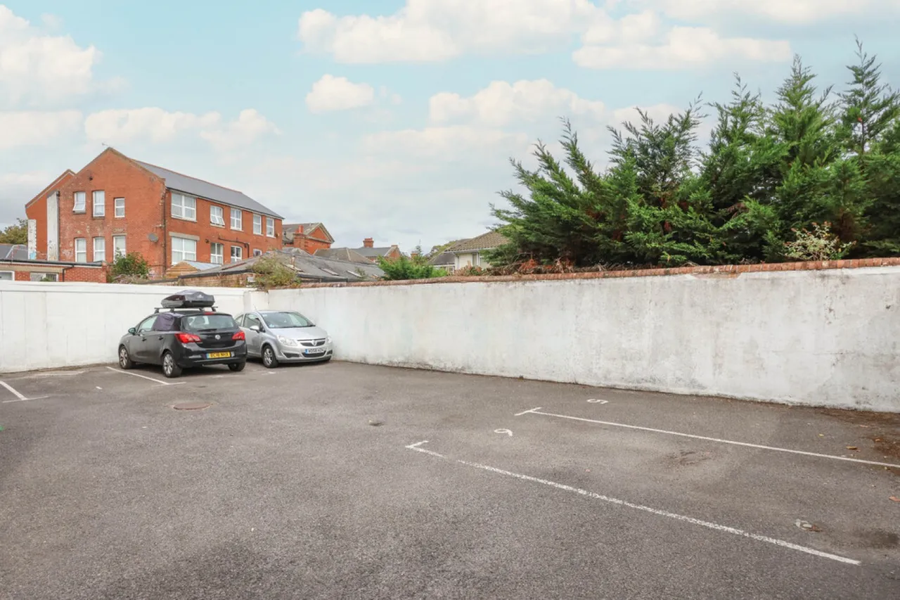 Crabton Close Road, Bournemouth, photo 3
