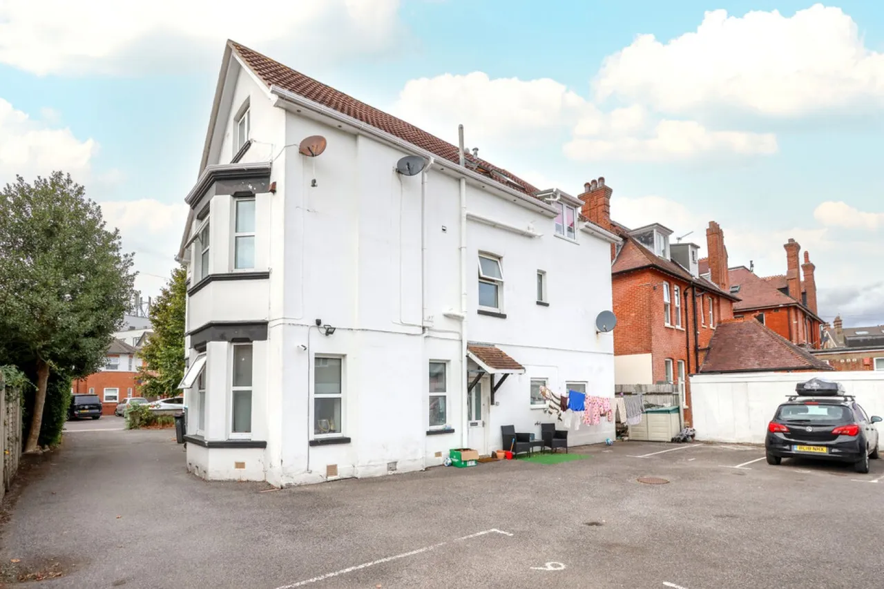 2 bed flat for sale — Crabton Close Road, Bournemouth