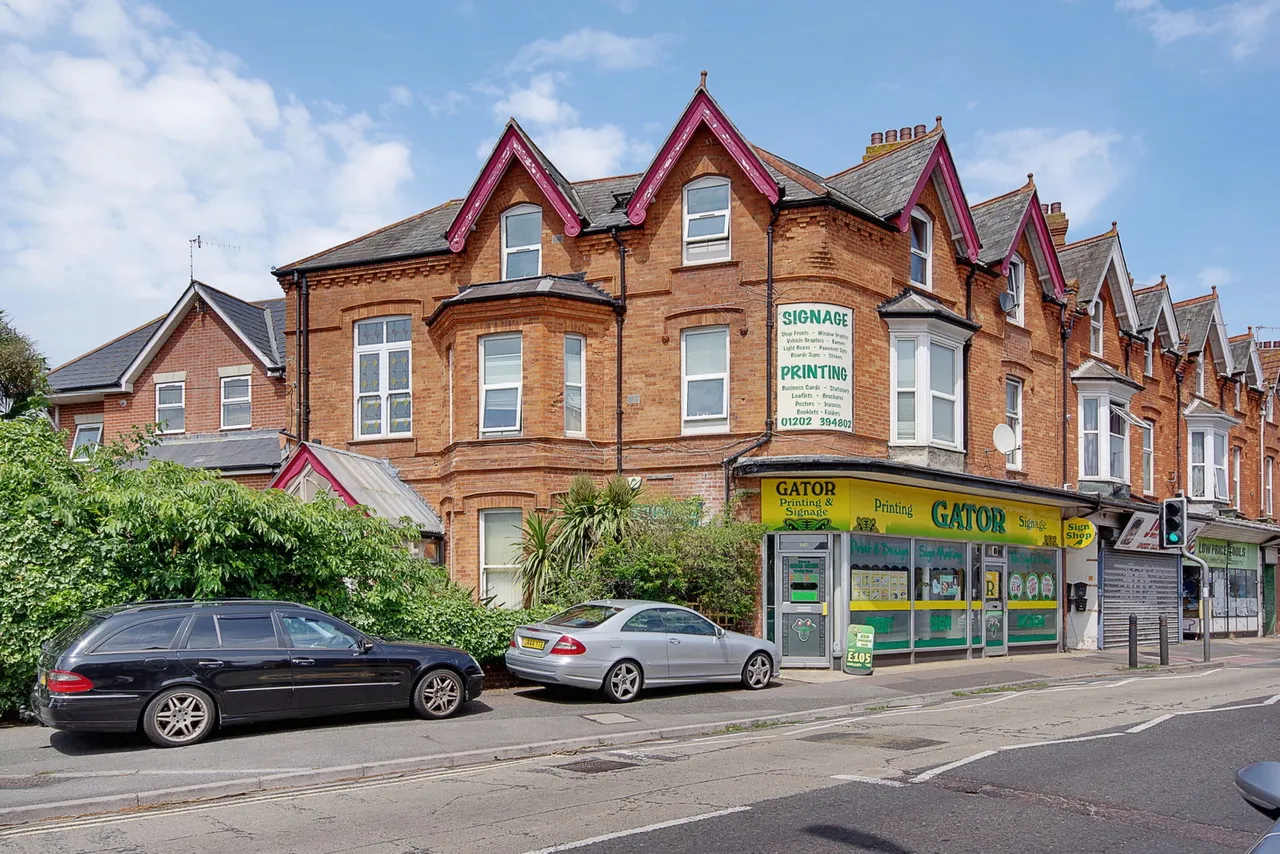 Holdenhurst Road, Bournemouth, BH8 8DA, photo 2