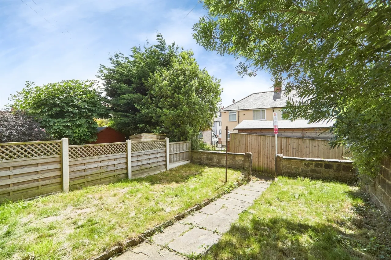 Hawthorn Crescent, Yeadon, Leeds, photo 8