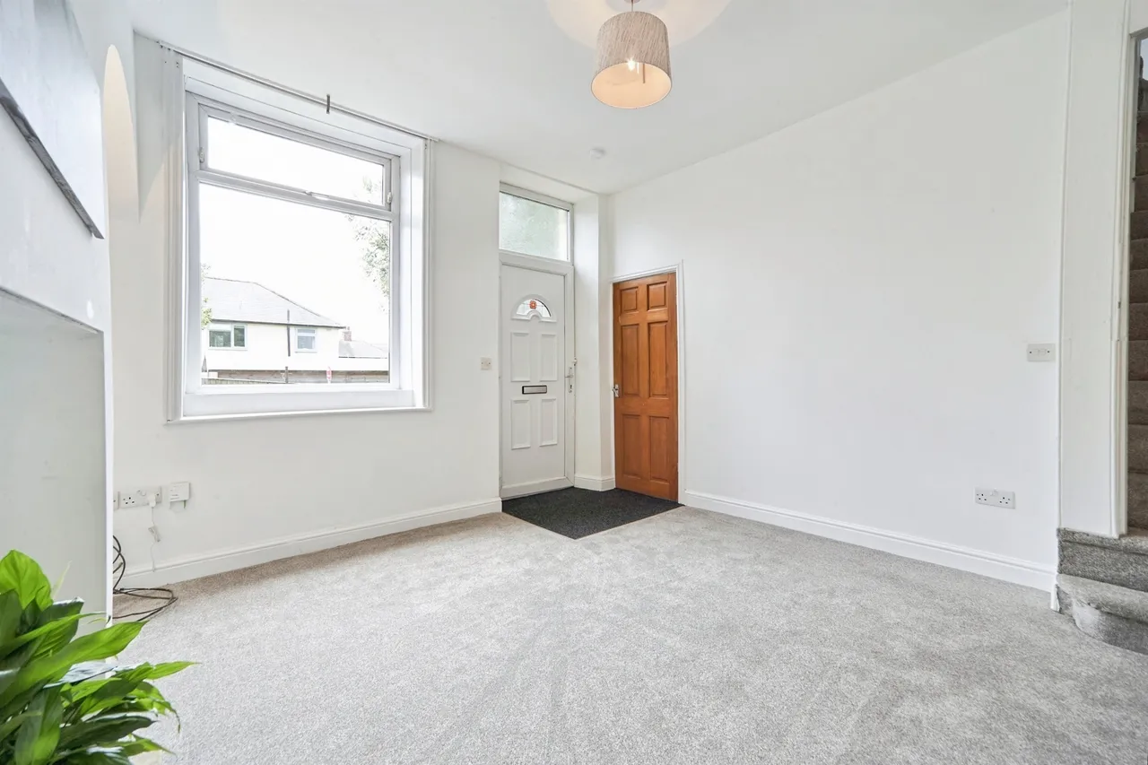 Hawthorn Crescent, Yeadon, Leeds, photo 6