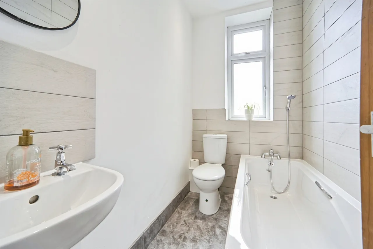 Hawthorn Crescent, Yeadon, Leeds, photo 5