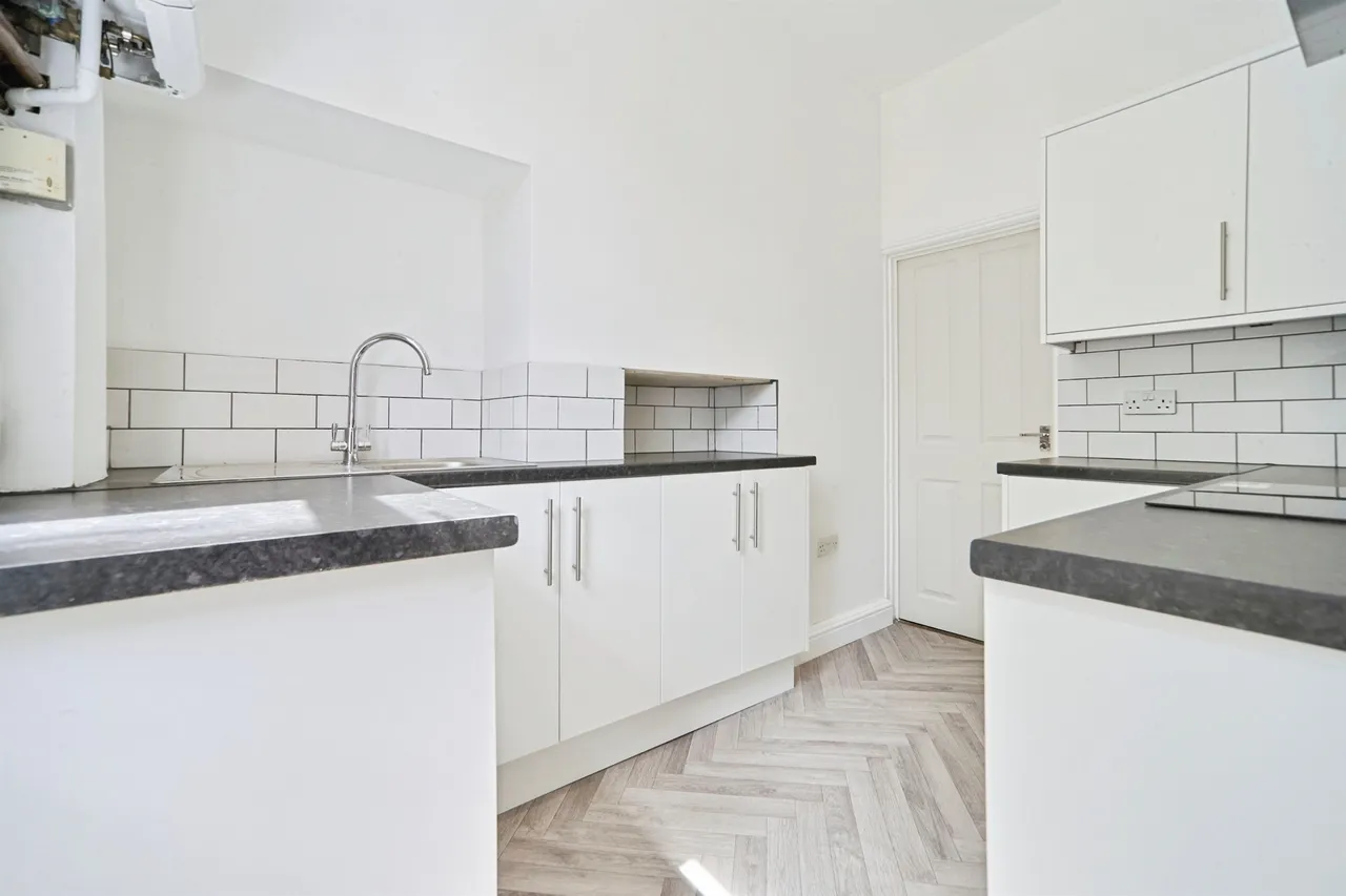 Hawthorn Crescent, Yeadon, Leeds, photo 2