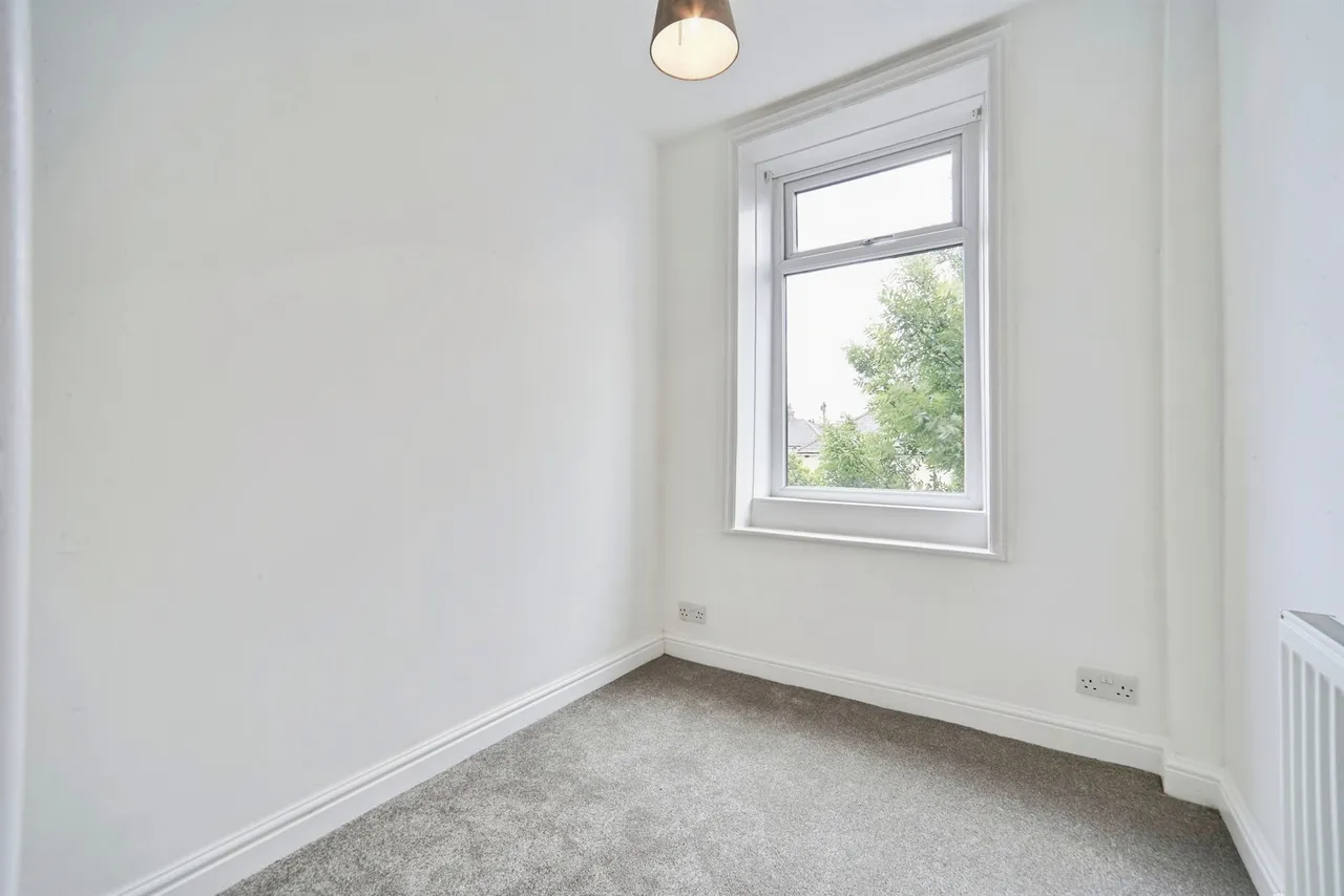 Hawthorn Crescent, Yeadon, Leeds, photo 11