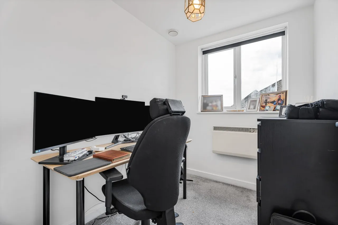 High Street, Brentford, TW8, photo 11
