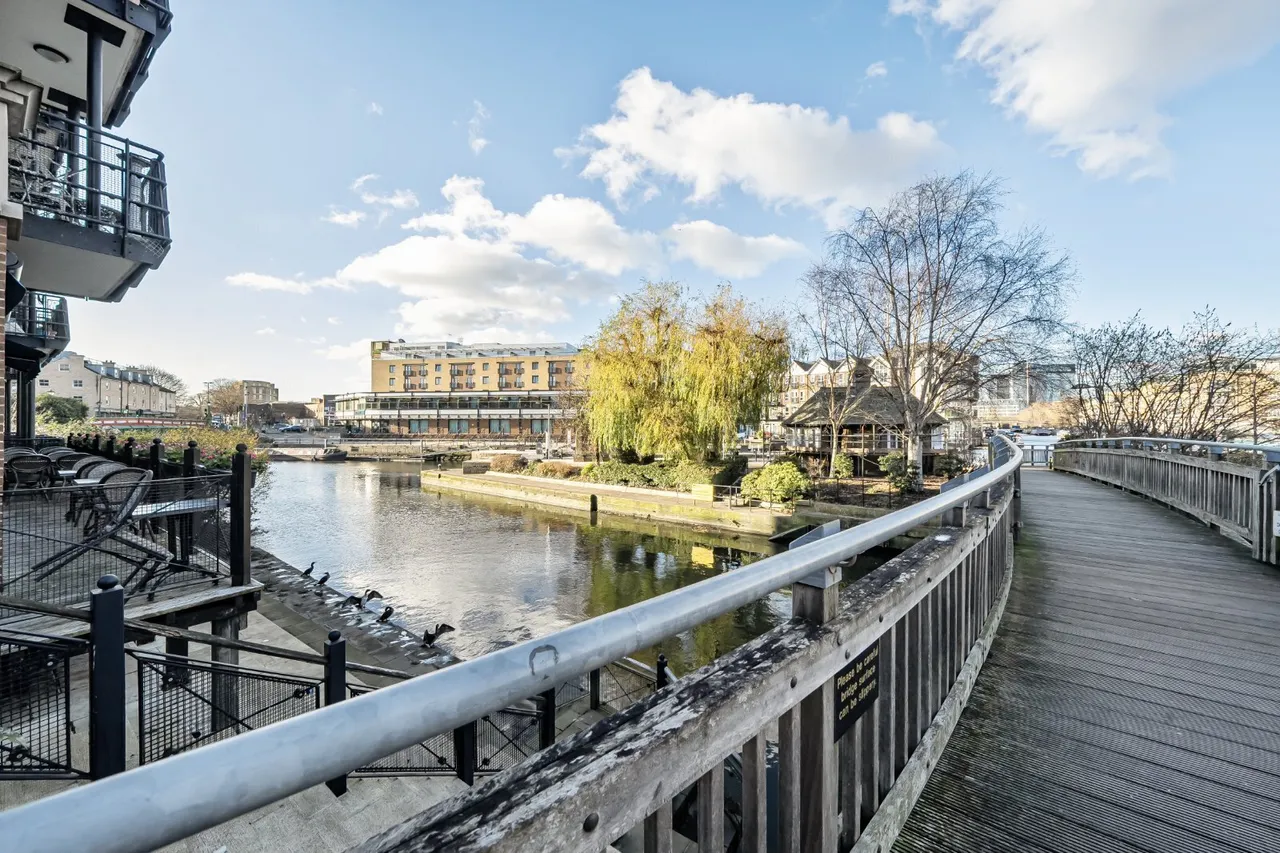 High Street, Brentford, TW8, photo 17