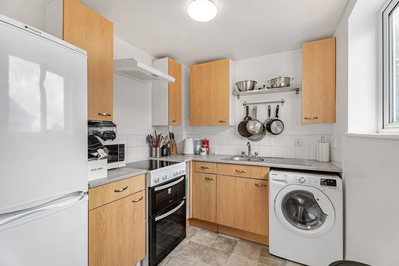 High Street, Brentford, TW8, photo 6