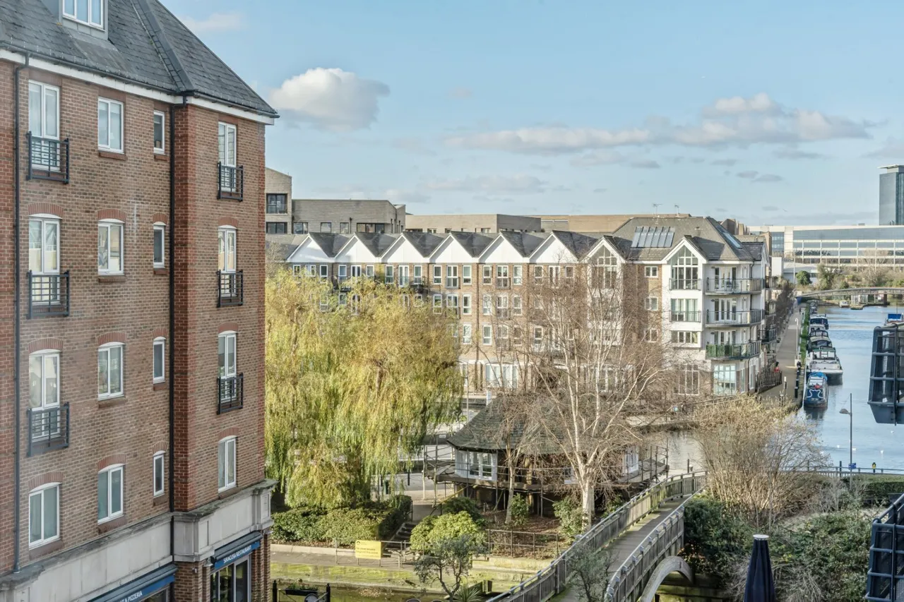 High Street, Brentford, TW8, photo 13