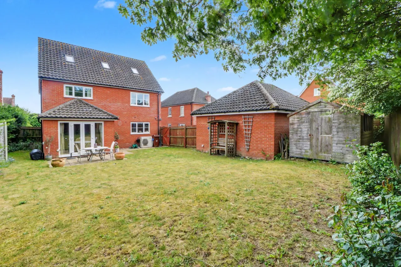 Lime Tree Avenue, Long Stratton, photo 6