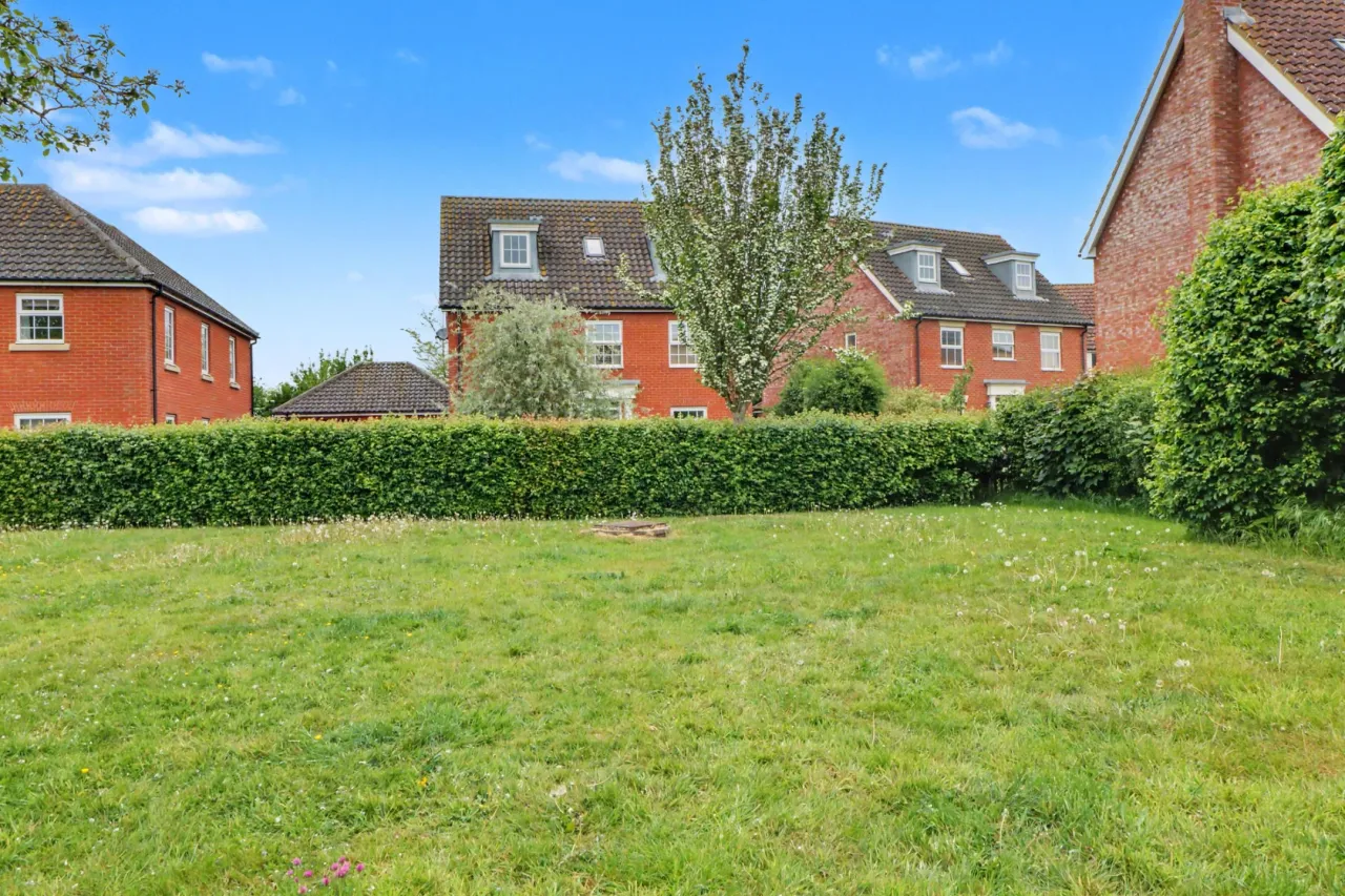 Lime Tree Avenue, Long Stratton, photo 26