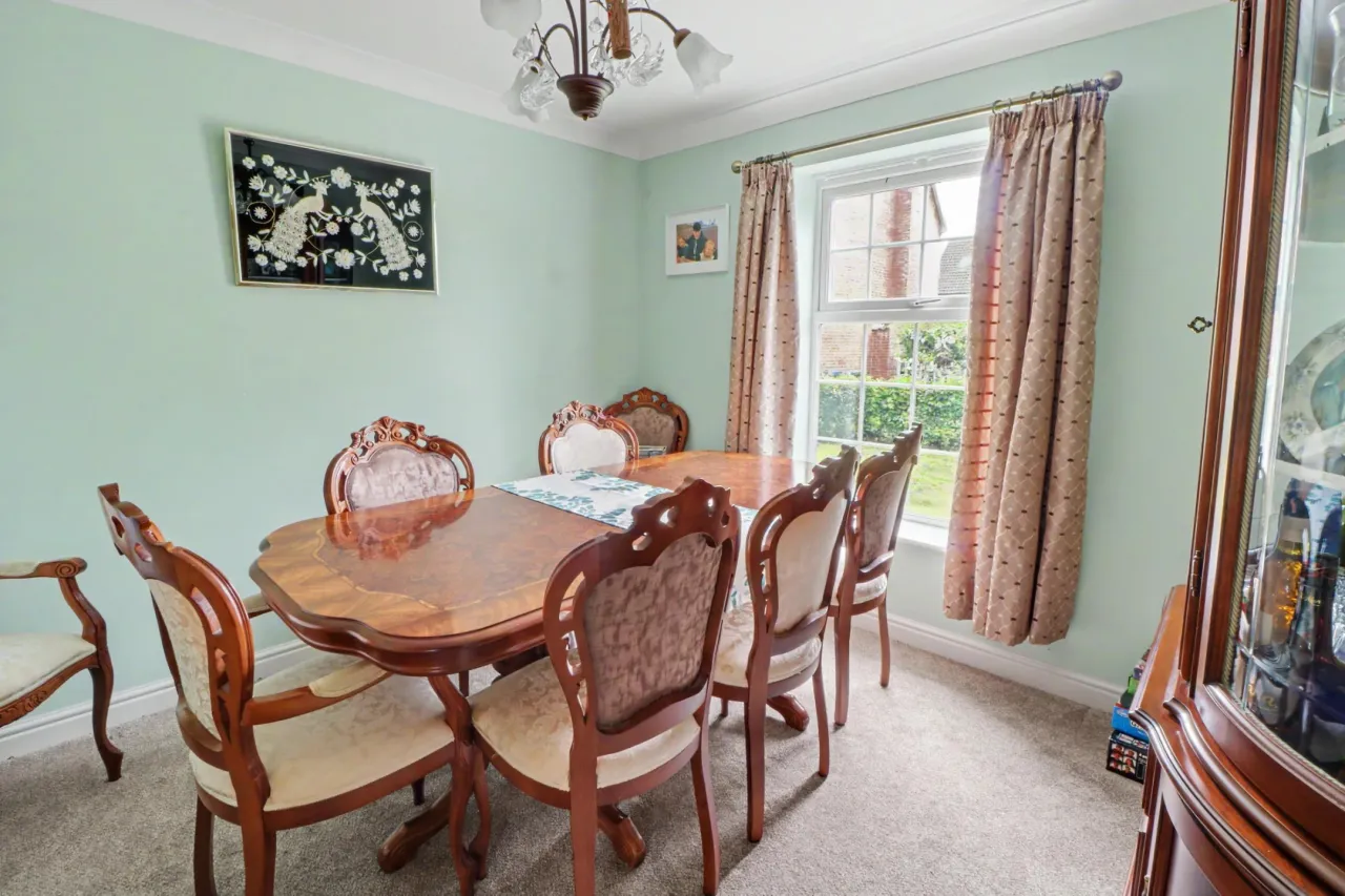 5 bed property for sale, Lime Tree Avenue, Long Stratton