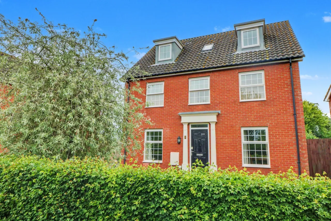 Lime Tree Avenue, Long Stratton, photo 2