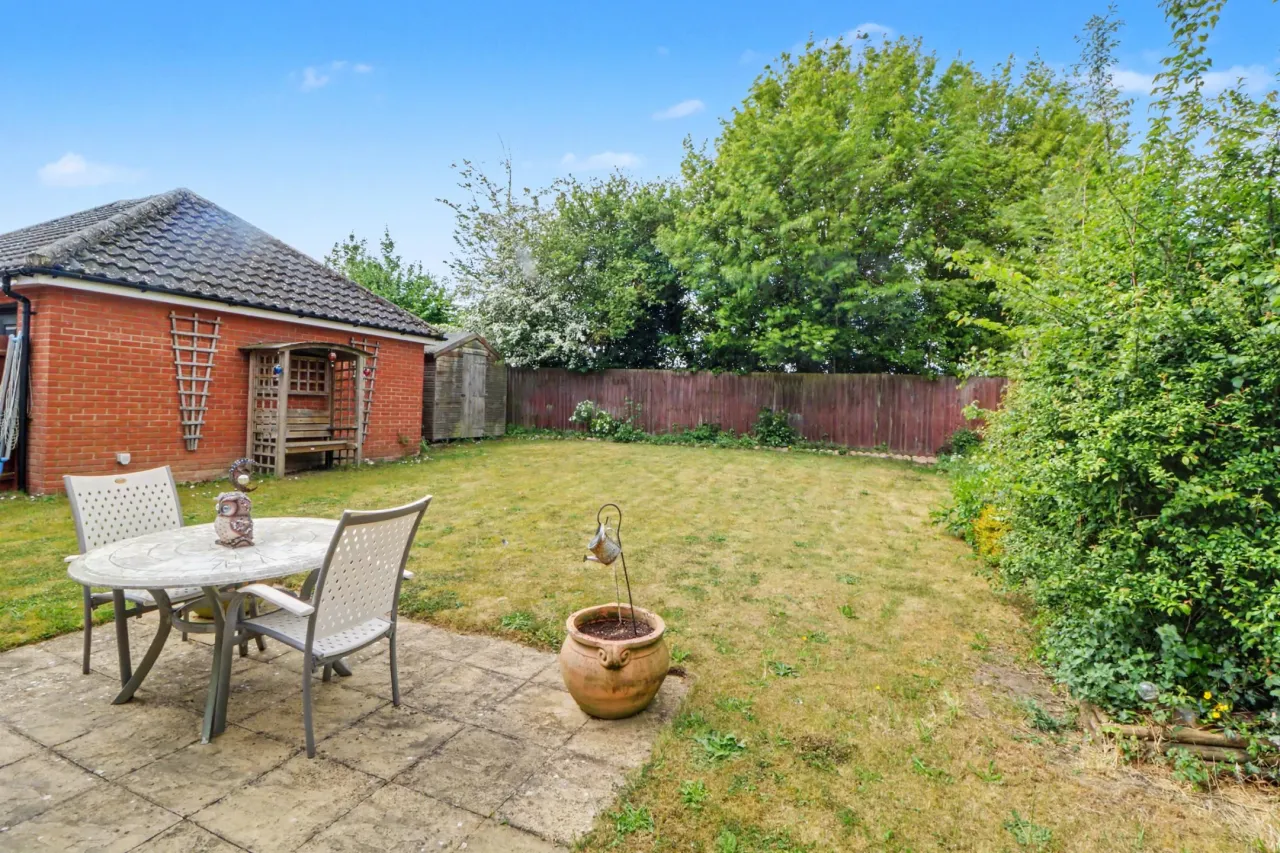 Lime Tree Avenue, Long Stratton, photo 23