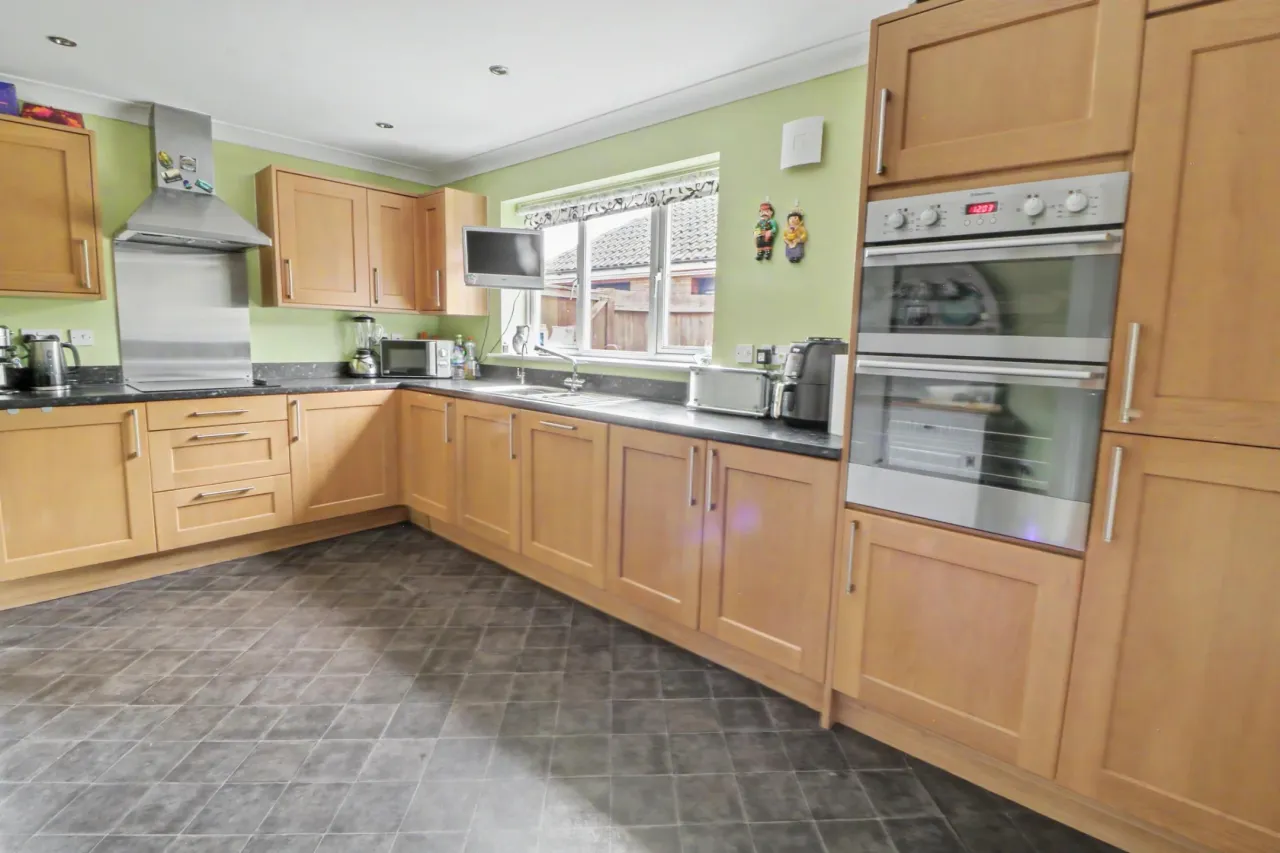 Lime Tree Avenue, Long Stratton, photo 4