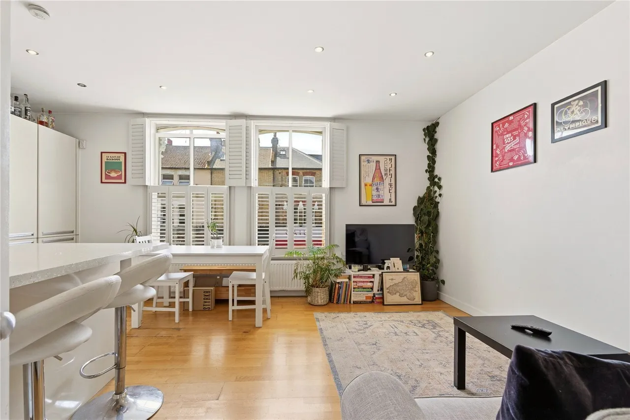 Northcote Road, London, SW11, photo 2