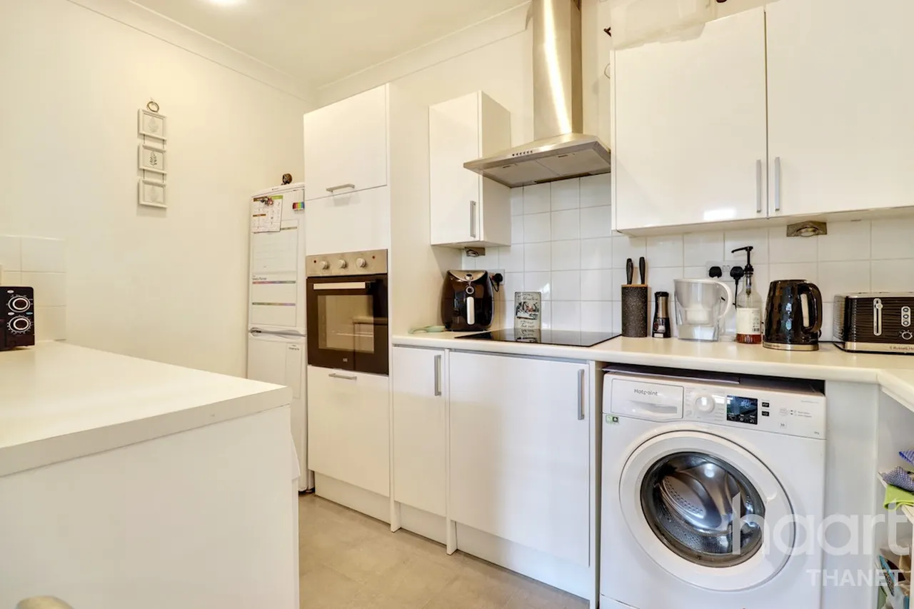 Sarre Court, Birchington, CT7, photo 3