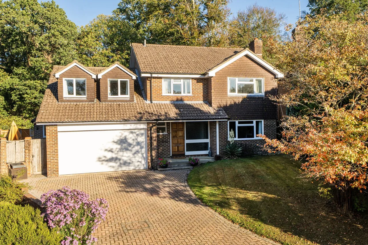 5 bed property for sale, Goodwood Close, Midhurst, GU29