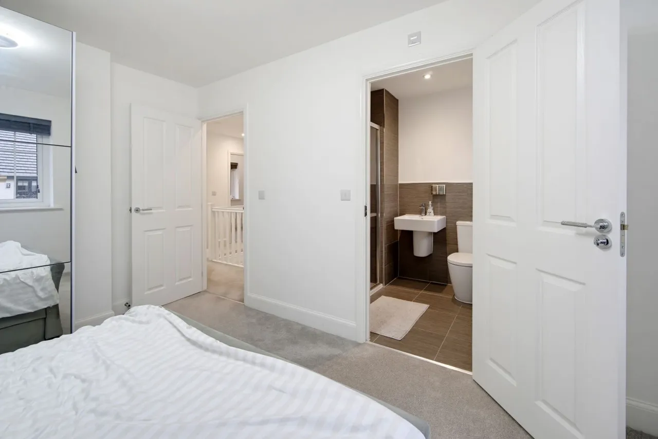 Dalby Court, Bramhope, LS16, photo 18