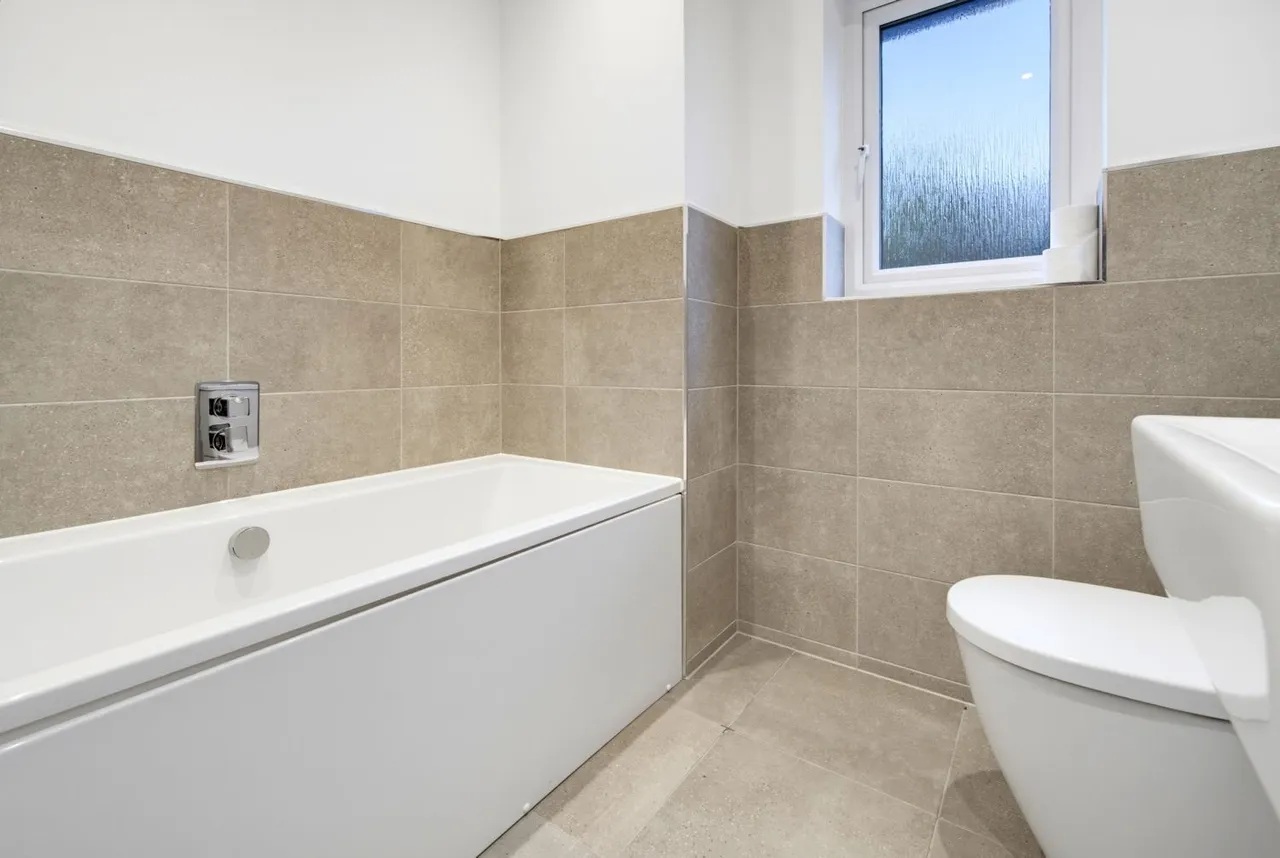 Dalby Court, Bramhope, LS16, photo 25