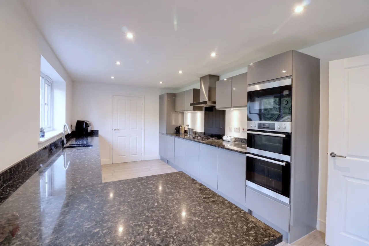 Dalby Court, Bramhope, LS16, photo 9