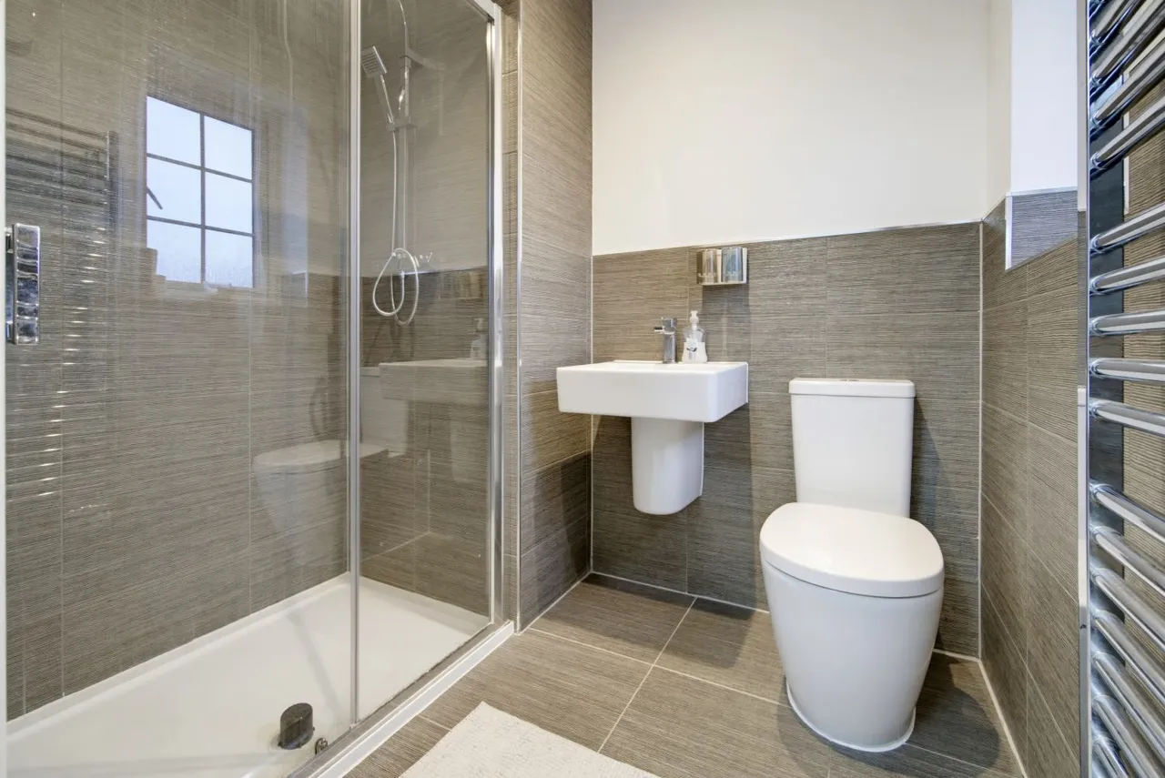 Dalby Court, Bramhope, LS16, photo 19