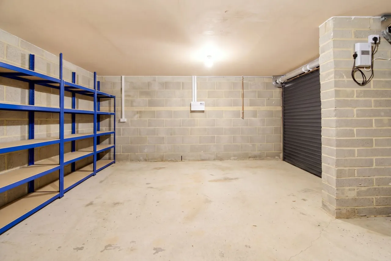 Dalby Court, Bramhope, LS16, photo 13