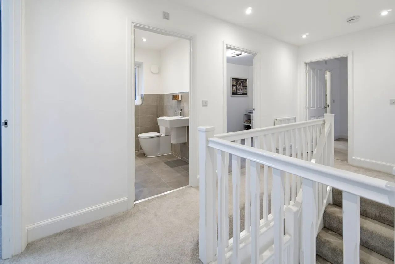 Dalby Court, Bramhope, LS16, photo 14