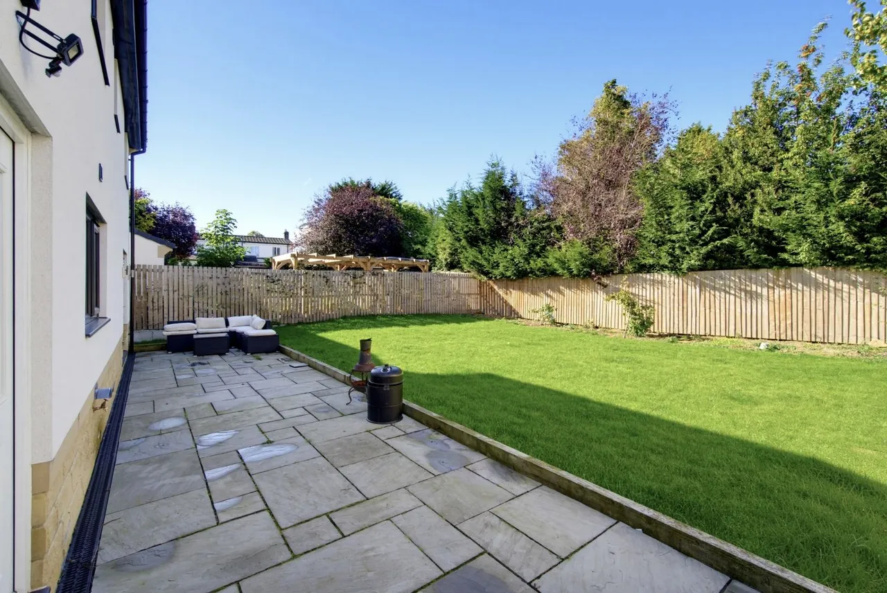 Dalby Court, Bramhope, LS16, photo 4