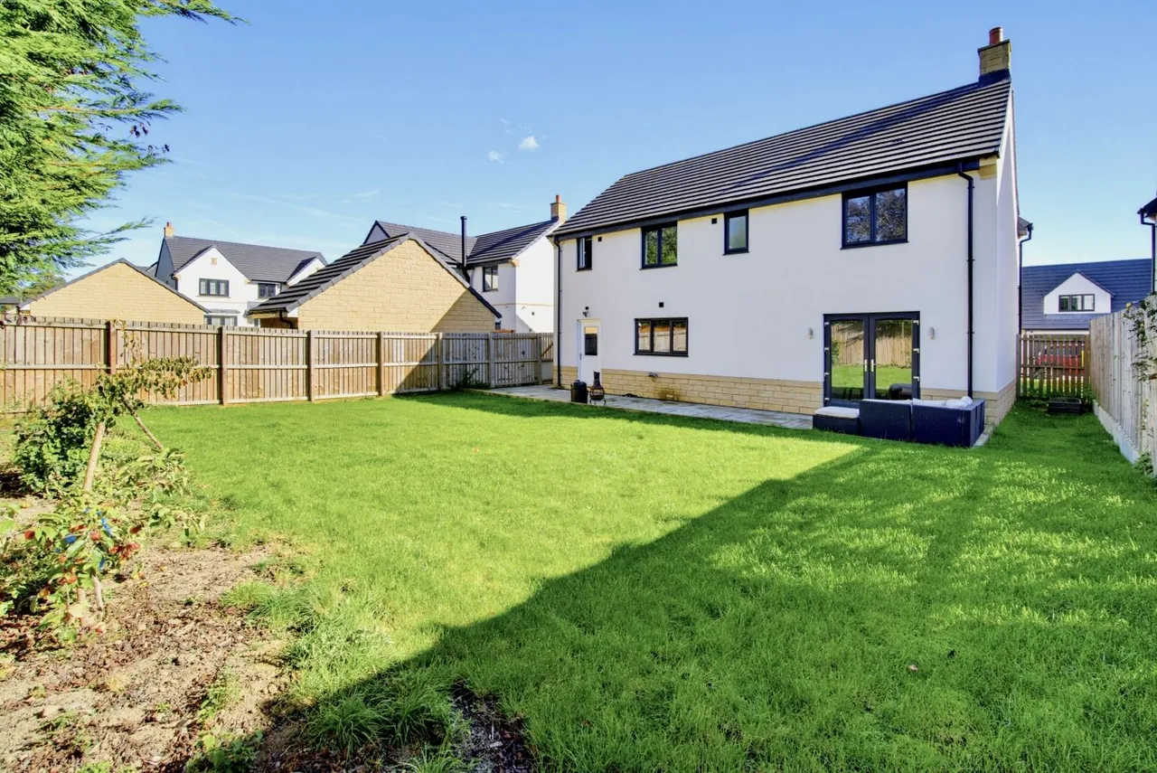 Dalby Court, Bramhope, LS16, photo 3