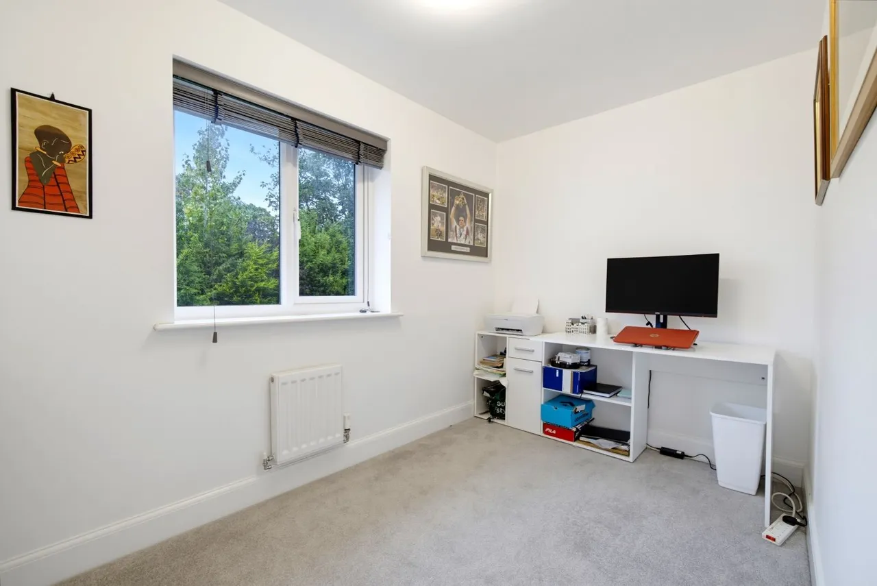 Dalby Court, Bramhope, LS16, photo 22
