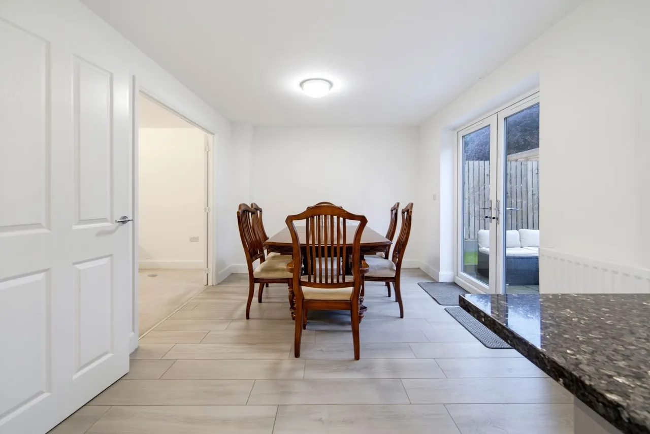 Dalby Court, Bramhope, LS16, photo 10