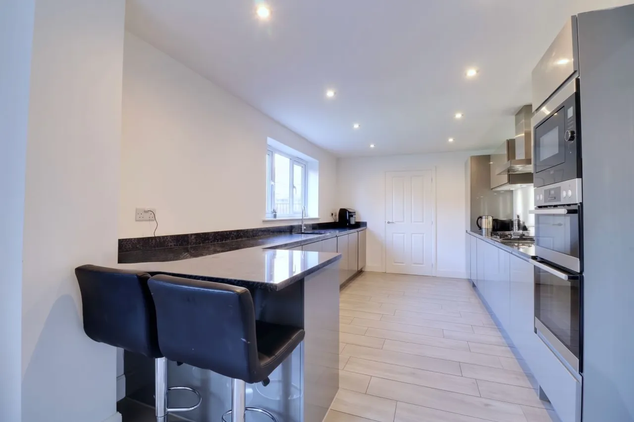 Dalby Court, Bramhope, LS16, photo 8
