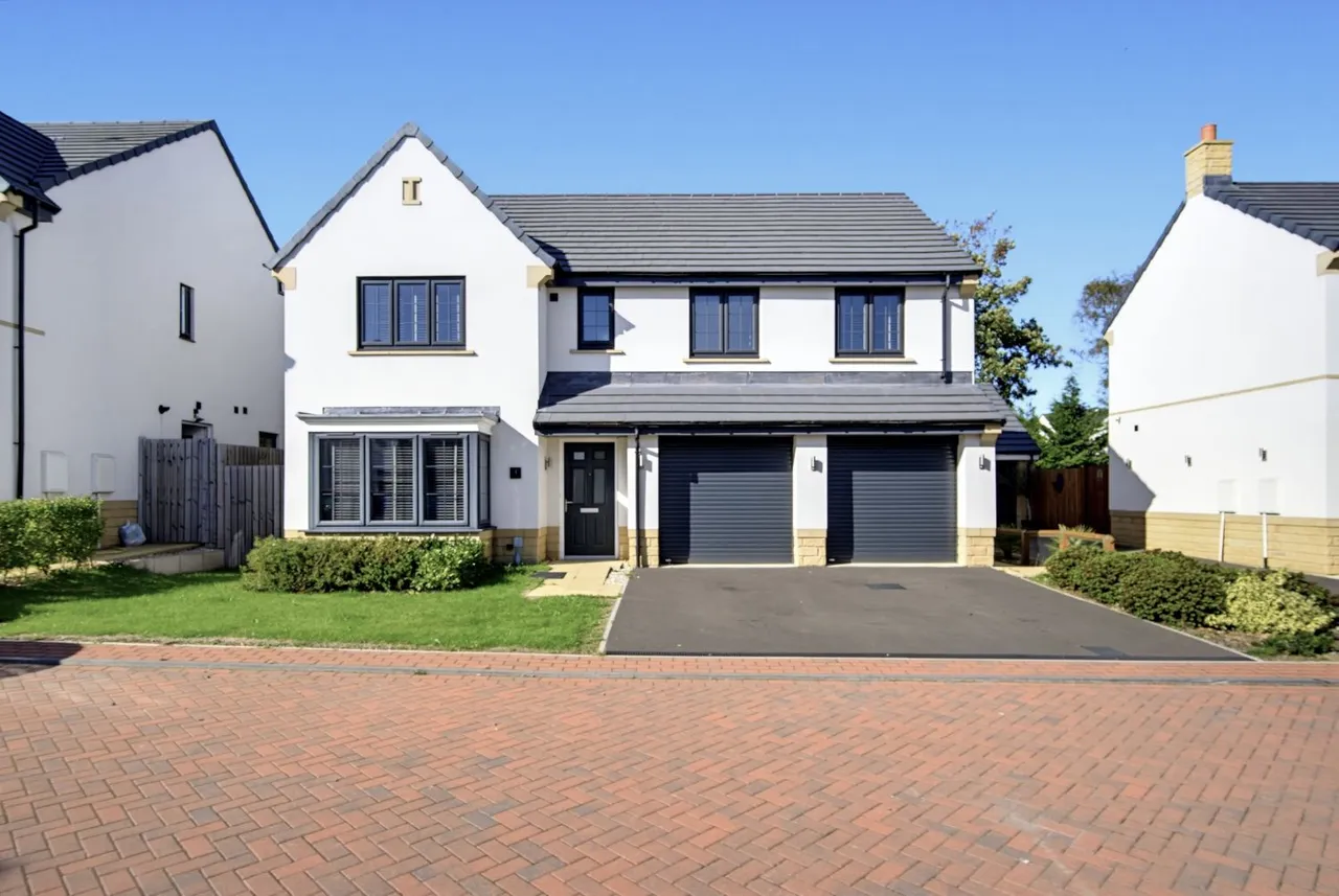 Dalby Court, Bramhope, LS16, photo 24