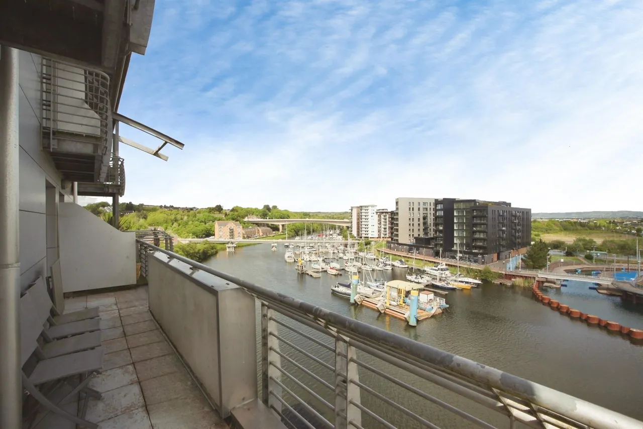 3 bed flat for sale, Pierhead View, Penarth, CF64