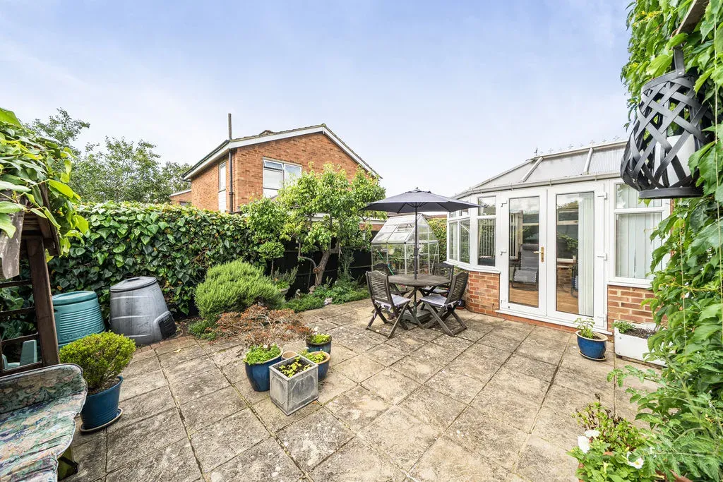 Frensham Drive, Bletchley, Milton Keynes, Buckinghamshire, MK2 3AP, photo 16