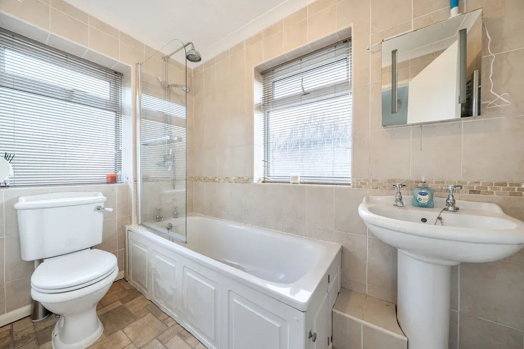 Frensham Drive, Bletchley, Milton Keynes, Buckinghamshire, MK2 3AP, photo 10