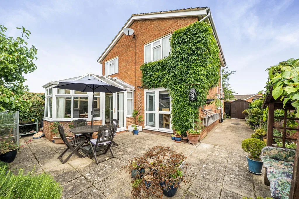 Frensham Drive, Bletchley, Milton Keynes, Buckinghamshire, MK2 3AP, photo 14