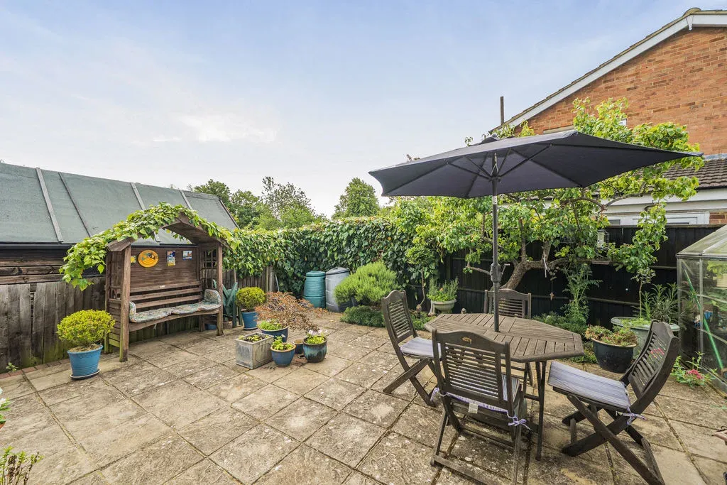 Frensham Drive, Bletchley, Milton Keynes, Buckinghamshire, MK2 3AP, photo 13