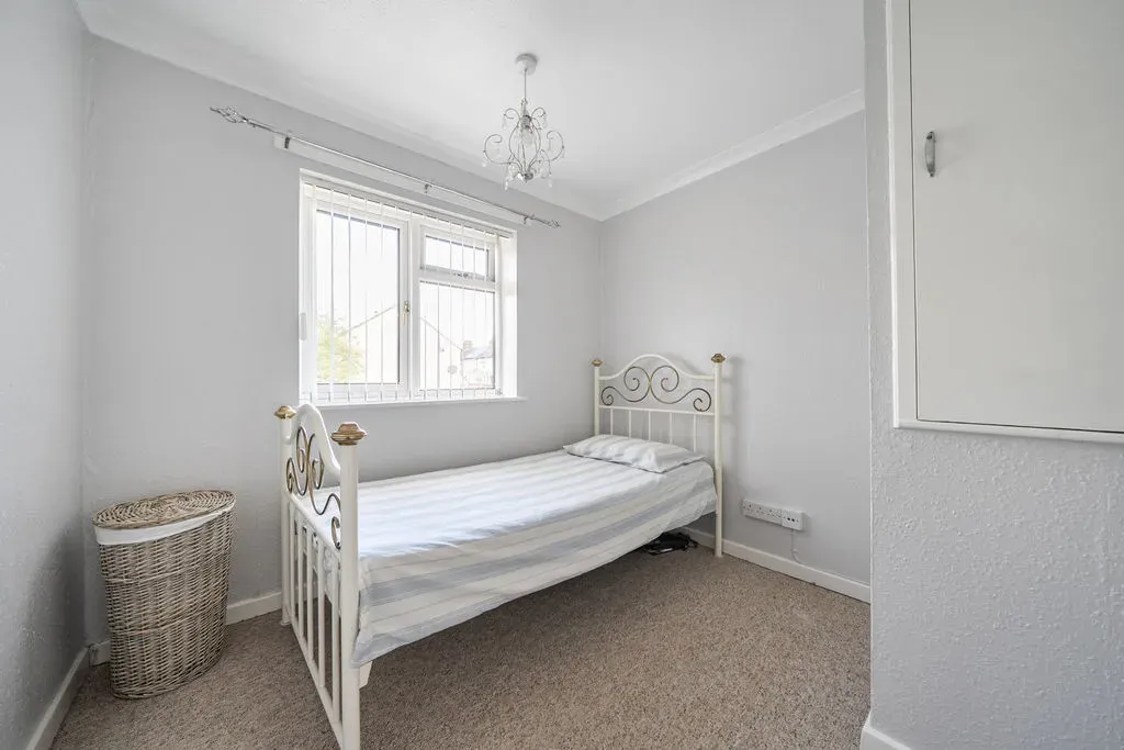 Frensham Drive, Bletchley, Milton Keynes, Buckinghamshire, MK2 3AP, photo 8