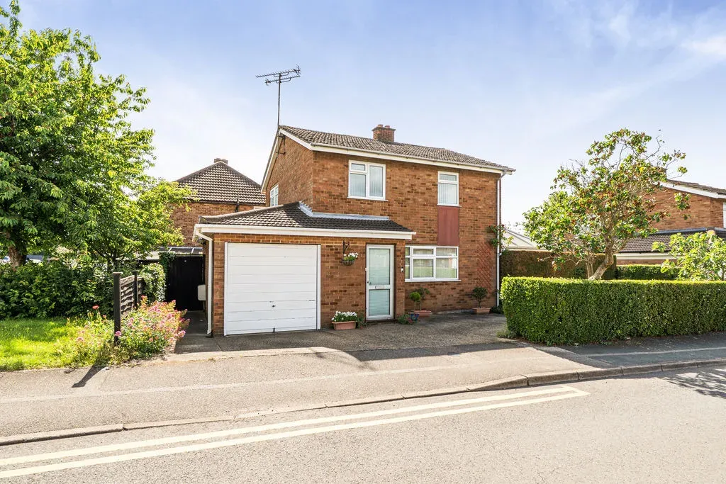 Frensham Drive, Bletchley, Milton Keynes, Buckinghamshire, MK2 3AP, photo 19