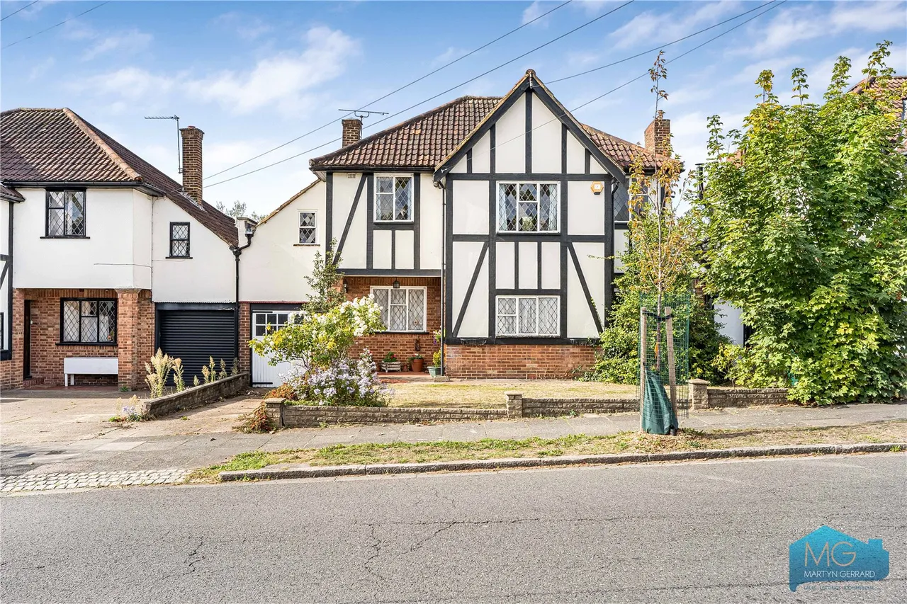 3 bed house for sale, Manor Drive, London, N20