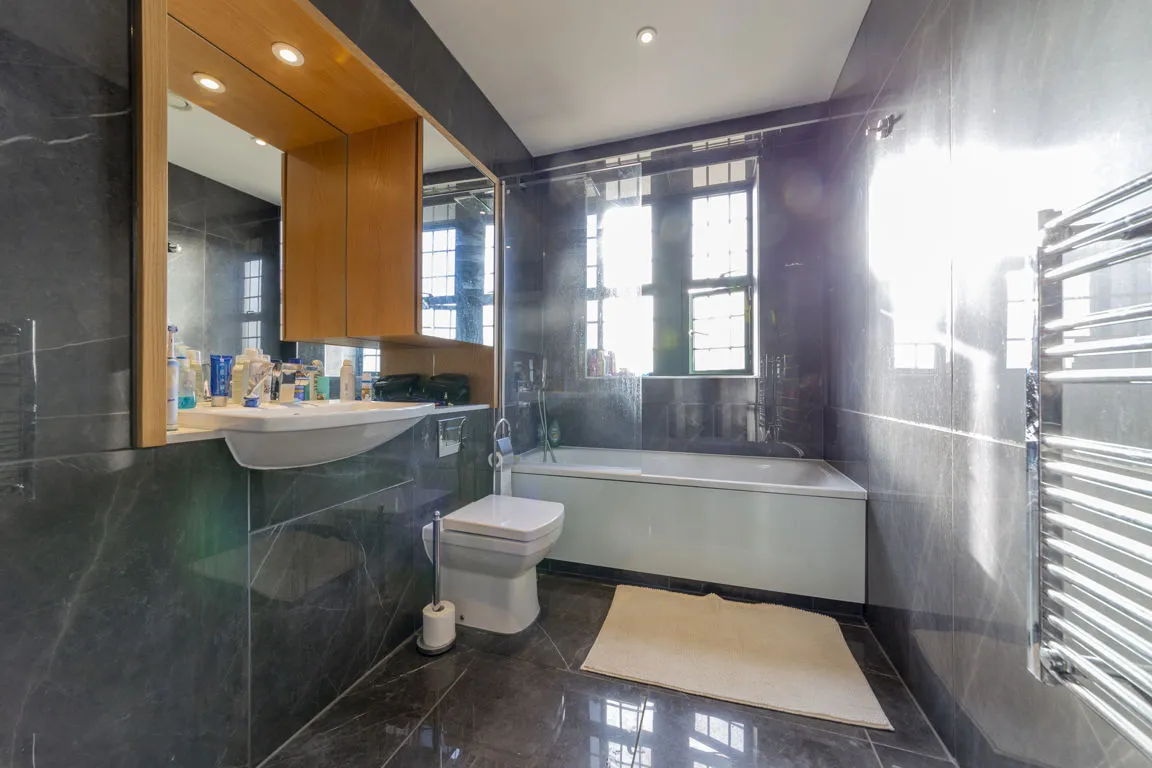 Metropolitan Crescent, Clapham, photo 6