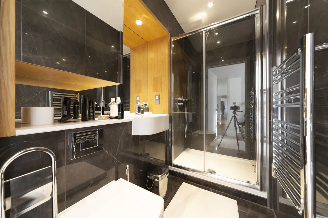 Metropolitan Crescent, Clapham, photo 5