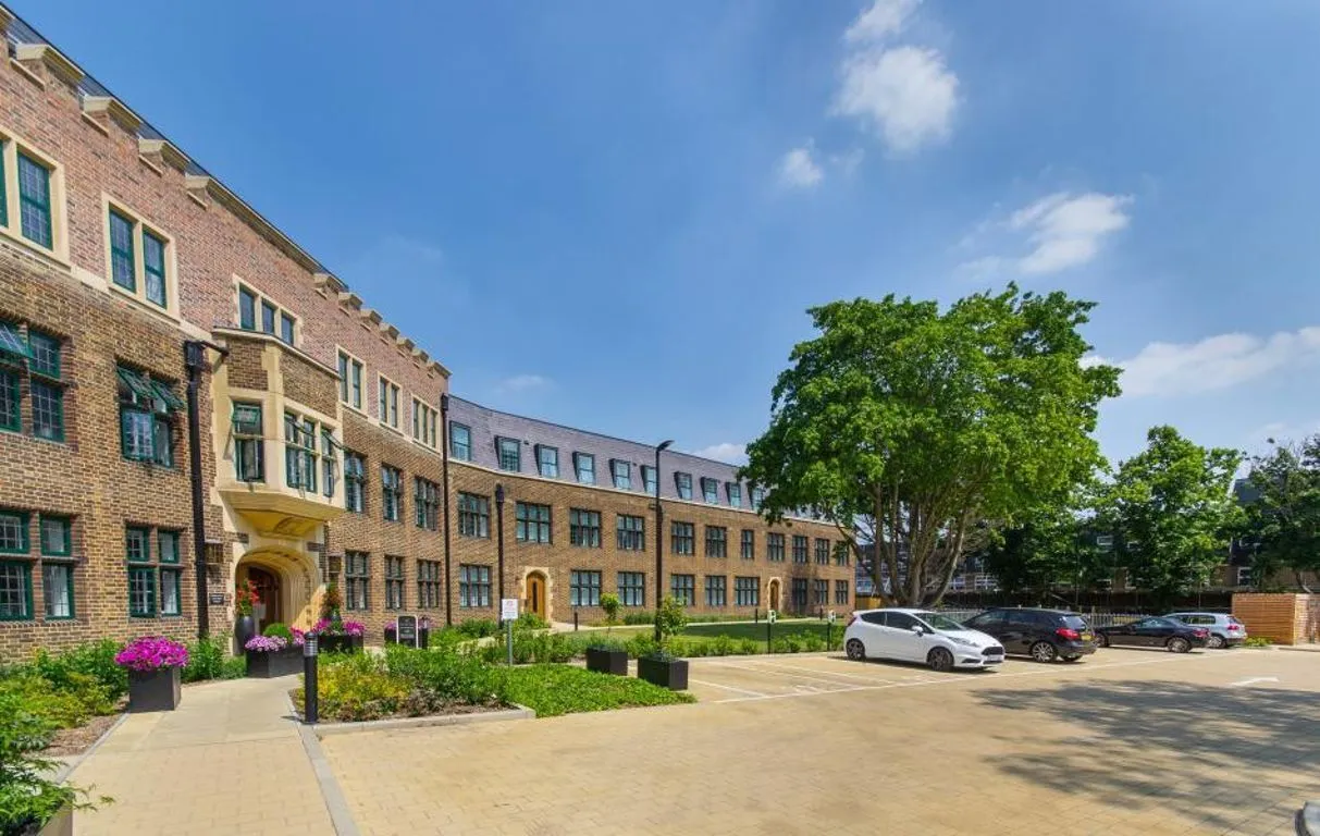 Metropolitan Crescent, Clapham, photo 8